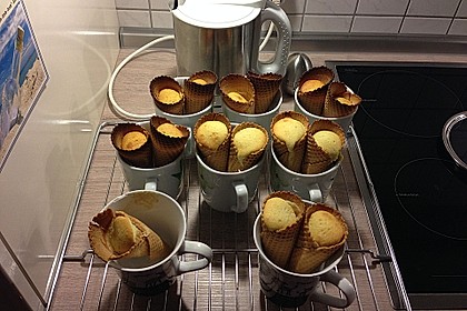 Kleine Kuchen im Waffelbecher 265