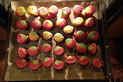 Kleine Kuchen im Waffelbecher 413