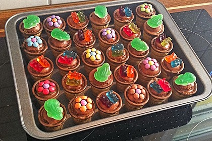 Kleine Kuchen im Waffelbecher 71