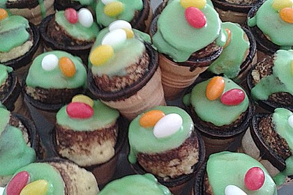 Kleine Kuchen im Waffelbecher 295