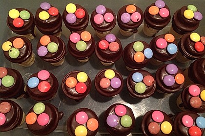 Kleine Kuchen im Waffelbecher 129