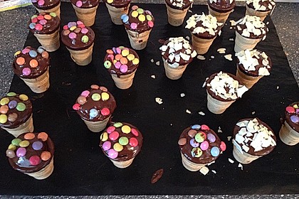 Kleine Kuchen im Waffelbecher 131