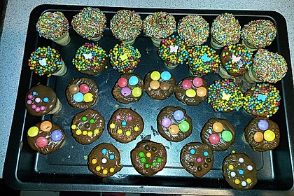 Kleine Kuchen im Waffelbecher 234