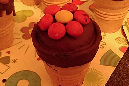 Kleine Kuchen im Waffelbecher 135