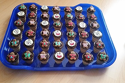 Kleine Kuchen im Waffelbecher 78