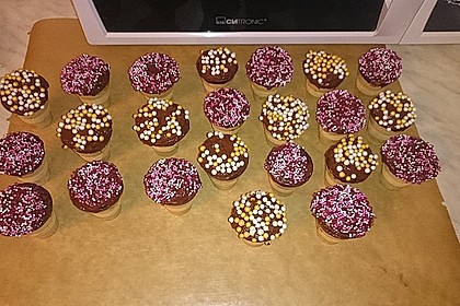 Kleine Kuchen im Waffelbecher 246