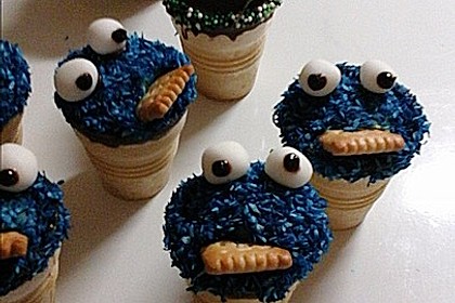 Kleine Kuchen im Waffelbecher 15