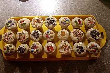 Kleine Kuchen im Waffelbecher 75
