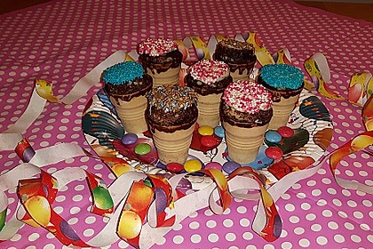 Kleine Kuchen im Waffelbecher 121