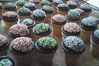 Kleine Kuchen im Waffelbecher 45
