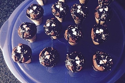 Kleine Kuchen im Waffelbecher 203