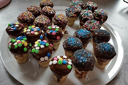 Kleine Kuchen im Waffelbecher 109