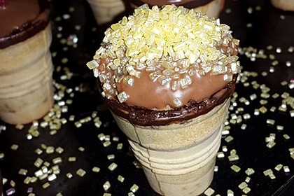 Kleine Kuchen im Waffelbecher 113