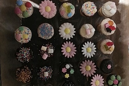 Kleine Kuchen im Waffelbecher 46