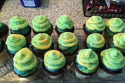 Kleine Kuchen im Waffelbecher 213