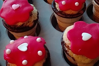 Kleine Kuchen im Waffelbecher 60