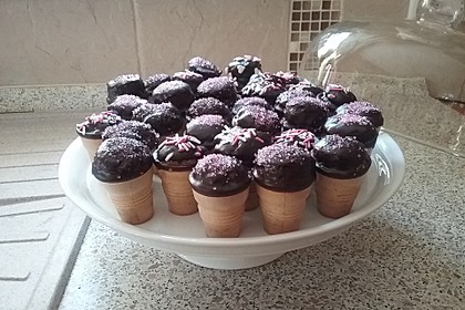 Kleine Kuchen im Waffelbecher 10