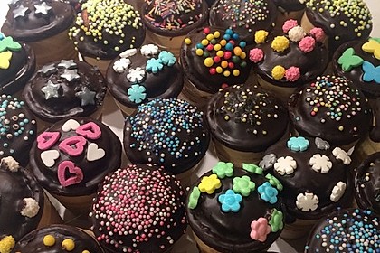 Kleine Kuchen im Waffelbecher 215