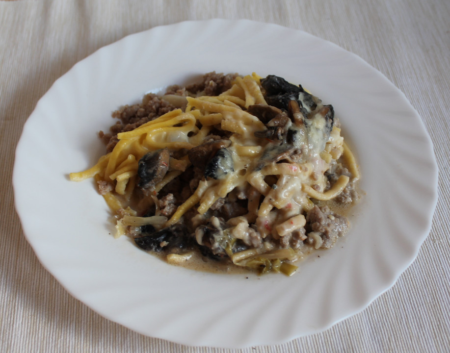 Käsespätzle mit Spitzkohl, Champignons und Hackfleisch von bea104 ...