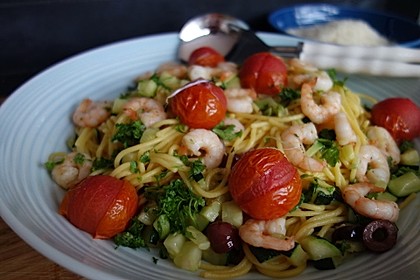 Spaghetti mit Kirschtomaten und Garnelen 3