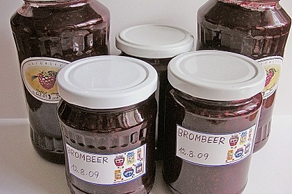 Brombeermarmelade aus frischen Beeren 4