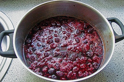 Brombeermarmelade aus frischen Beeren 2
