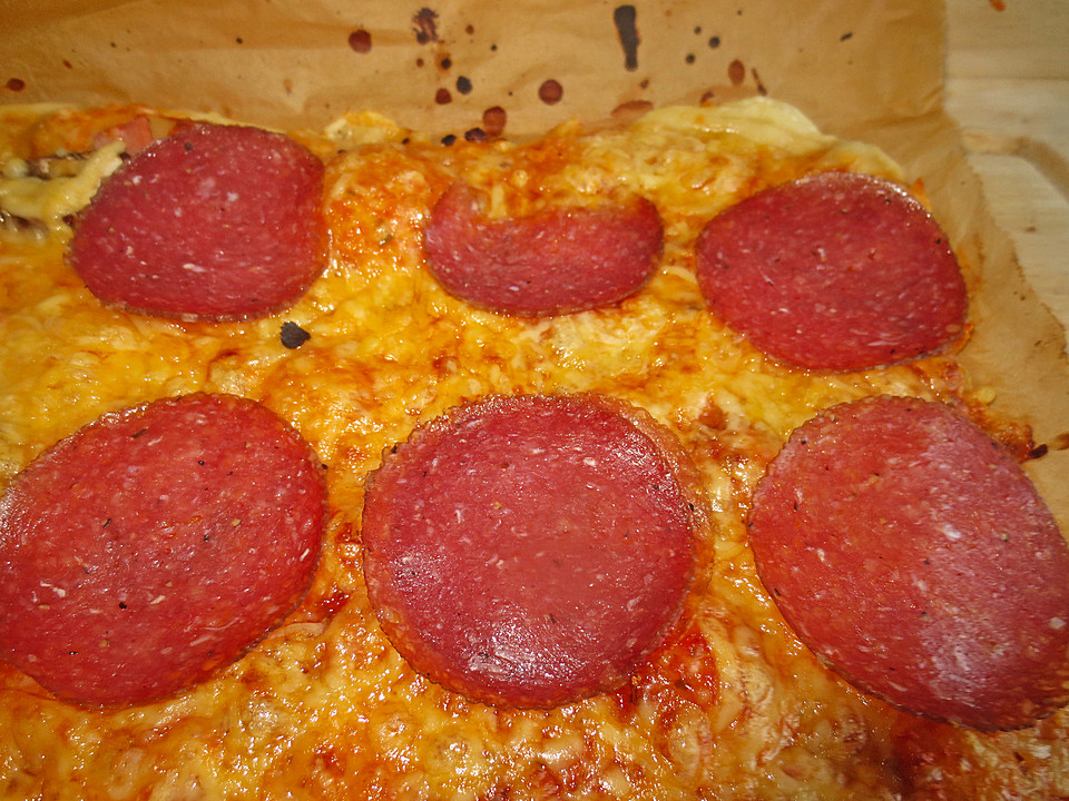 Pizza Salami mit Knoblauch von Micha_Chefkoch | Chefkoch.de