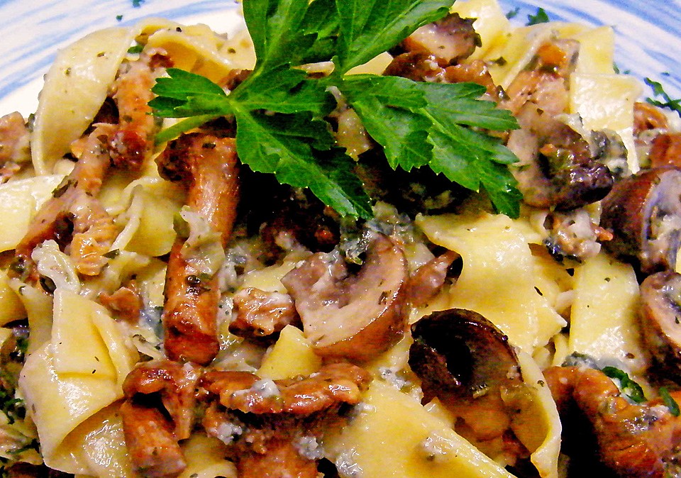 Pasta mit Pfifferlingen und Champignons aus dem Ofen von Corela1 ...