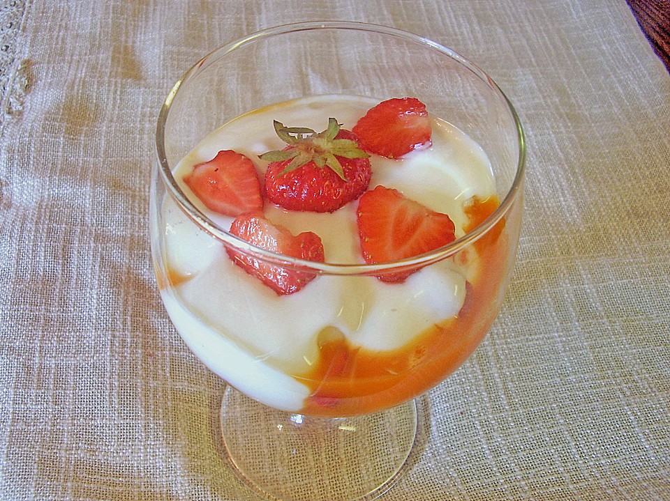 Erdbeersalat mit Joghurt von daisyundminni83 | Chefkoch.de