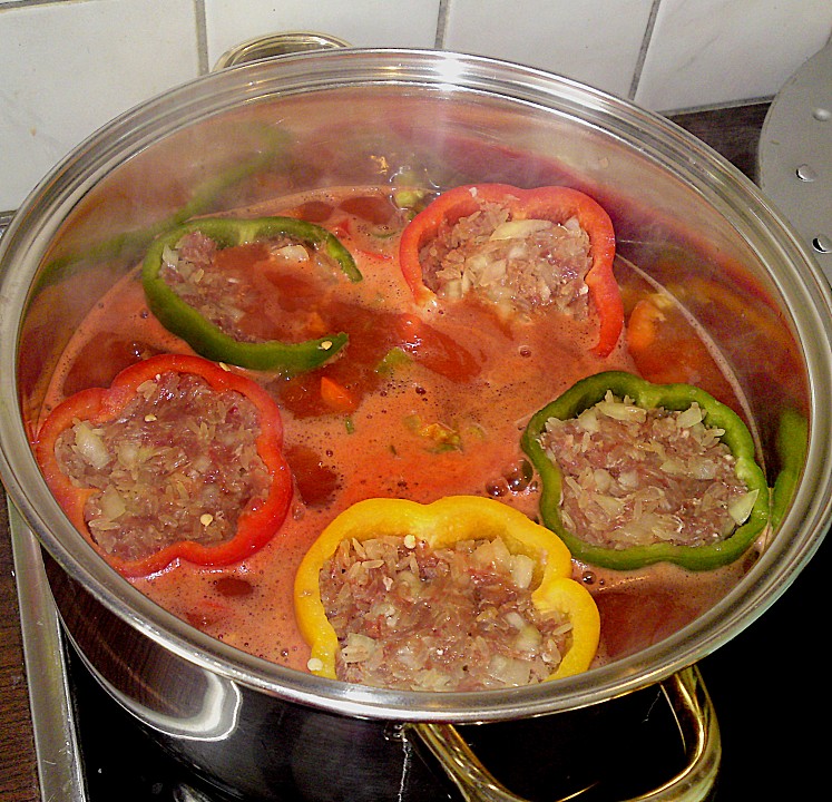 Gefüllte Paprikaschoten mit Tomatensauce (ungarisches Rezept!) von ...