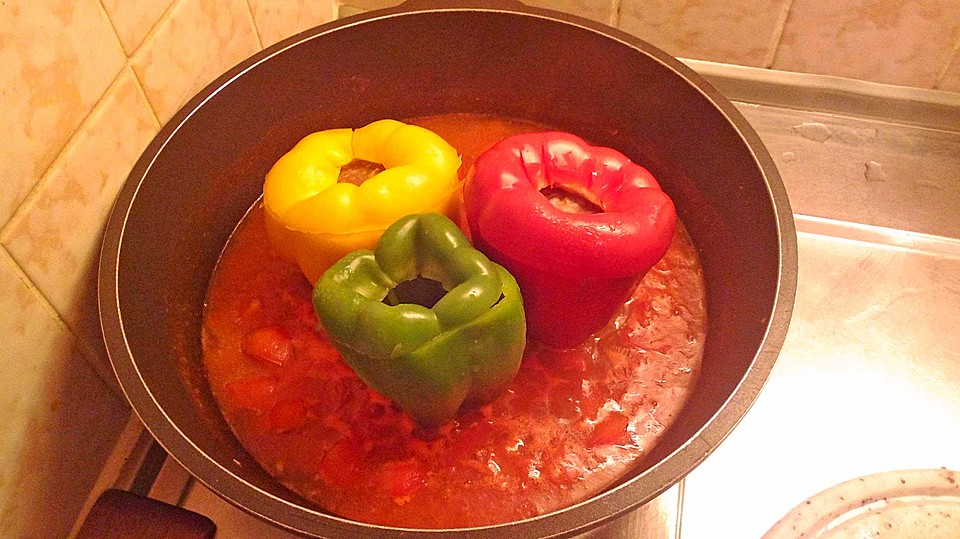 Gefüllte Paprikaschoten mit Tomatensauce (ungarisches Rezept!) von ...
