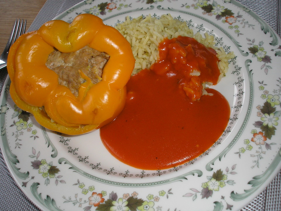 Gefüllte Paprikaschoten mit Tomatensauce (ungarisches Rezept!) von ...