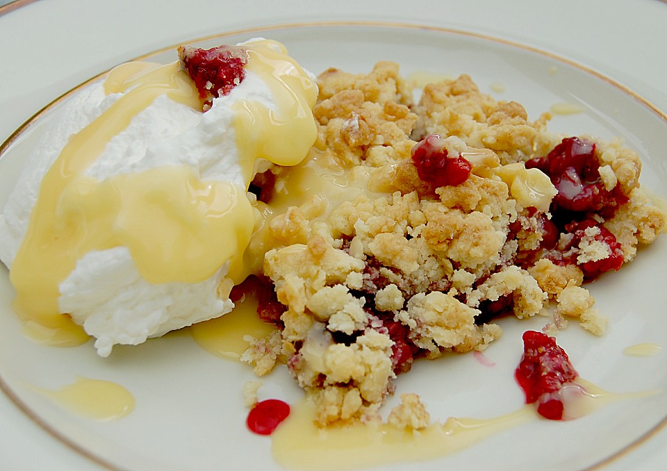 Himbeer - Crumble mit Sahne - Ein beliebtes Rezept | Chefkoch.de