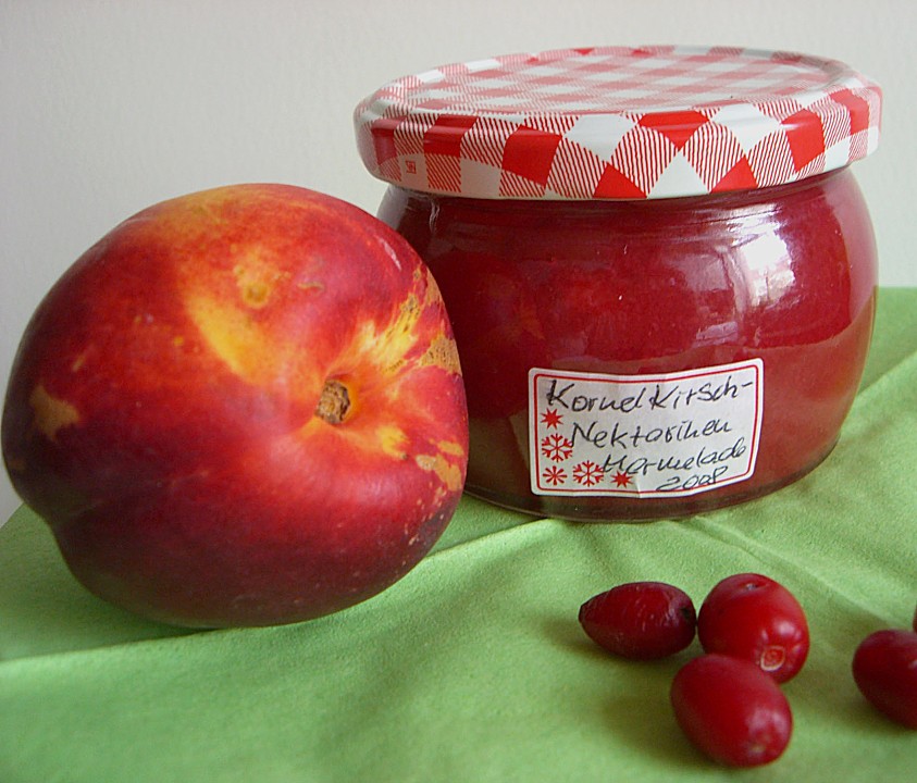Kornelkirschenmarmelade mit Nektarine und Apfel von Kräuterjule ...