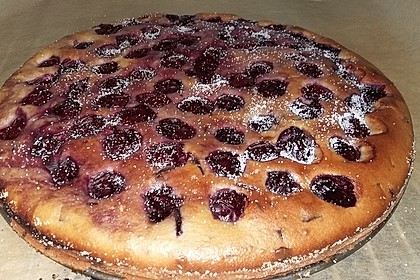 Halb versunkener Kirschkuchen