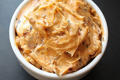 Würzige Tomatenbutter 2