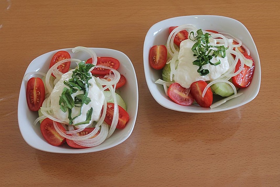 Gurken - Tomaten - Zwiebel - Salat von mayerin1981 | Chefkoch.de