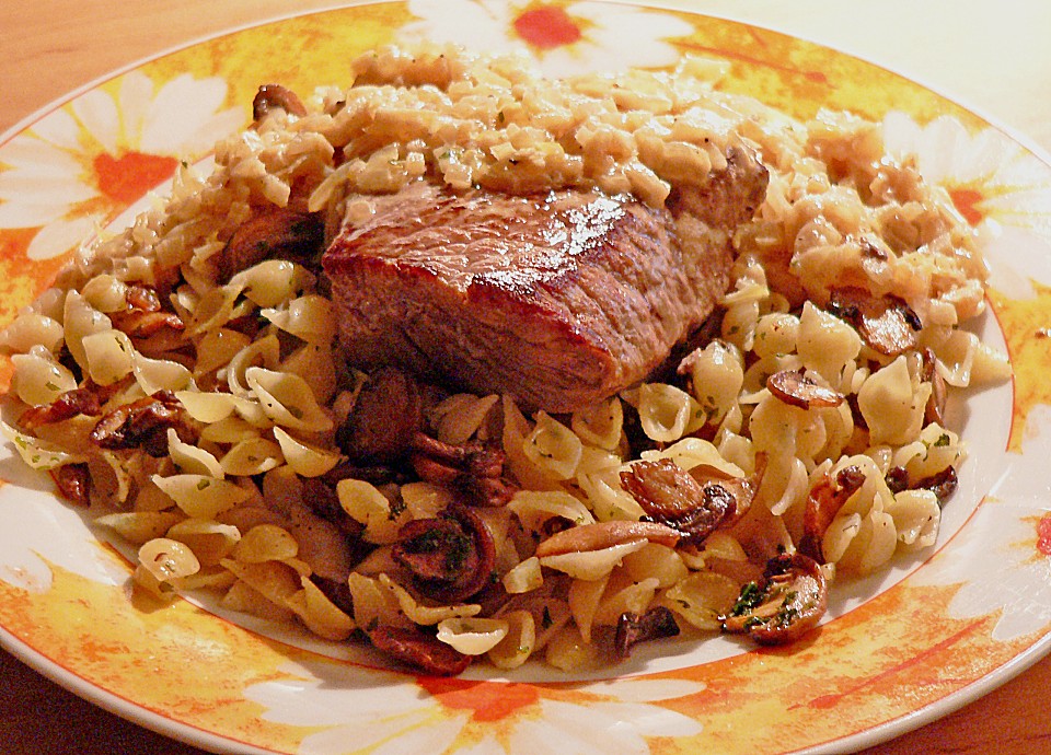 Axels Filetsteak mit Nudeln und Steinpilzen von axel-42 | Chefkoch.de