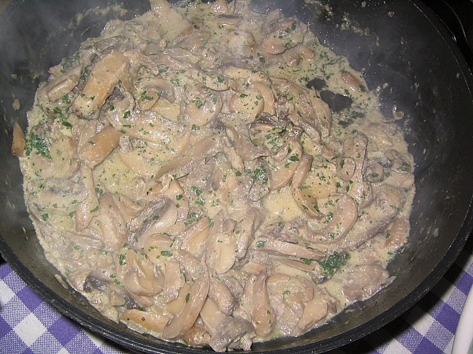 Bandnudeln mit Champignon - Sahne - Sauce von annathomas | Chefkoch.de