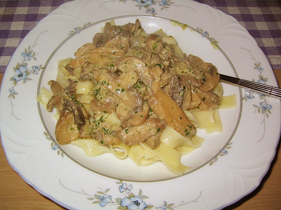 Bandnudeln mit Champignon - Sahne - Sauce von annathomas | Chefkoch.de