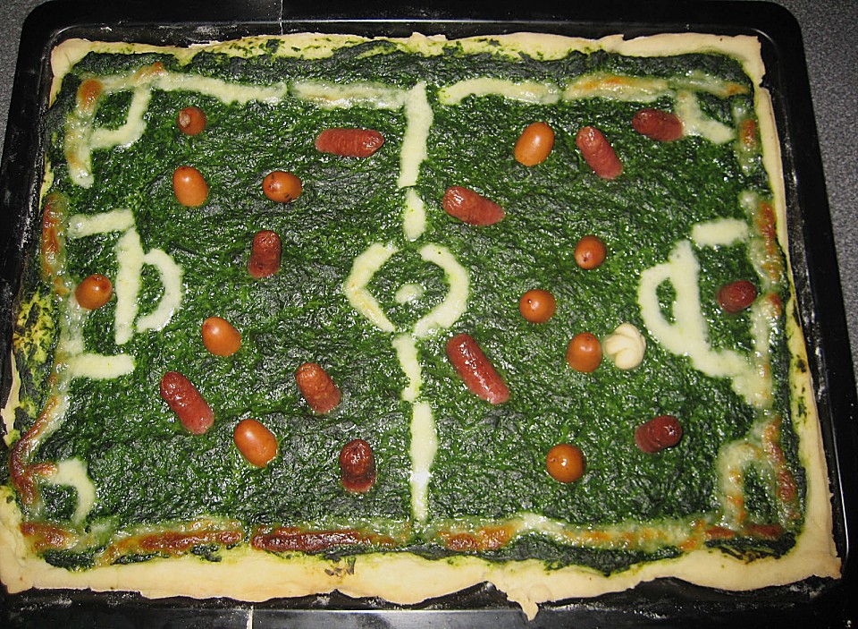 Fußballpizza von Dragonlord1975 | Chefkoch.de Fußballpizza von Dragonlord1975 | Chefkoch.de