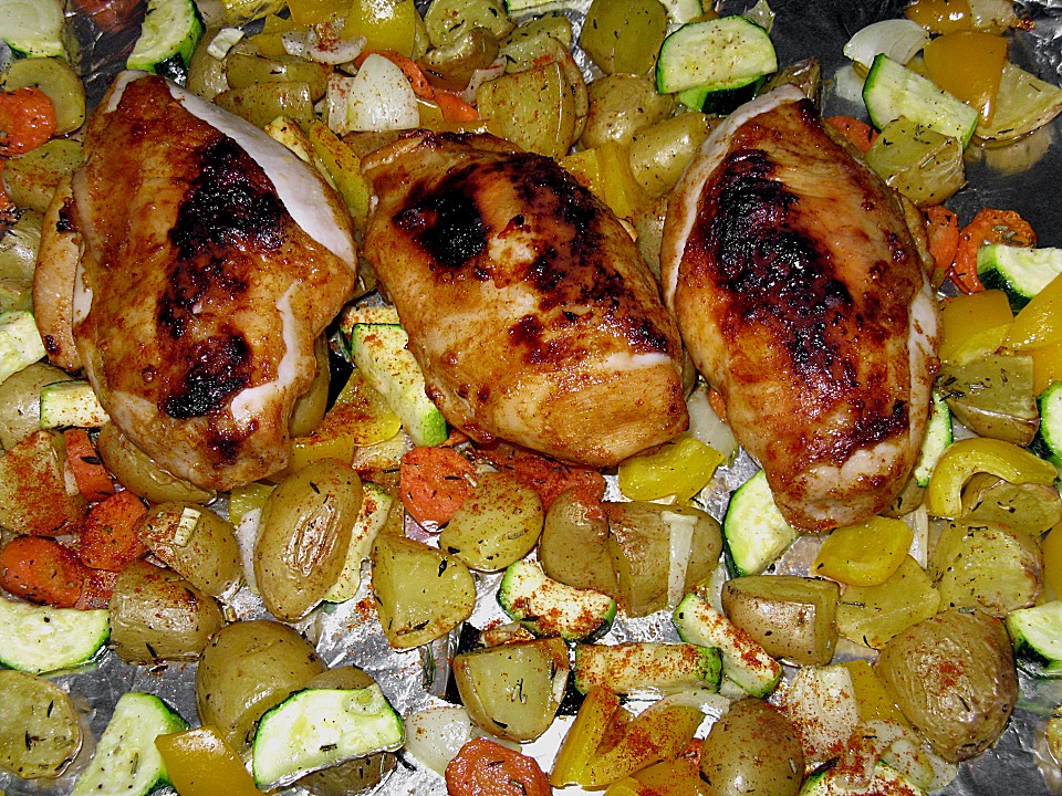Gegrillte Hähnchenbrust mit mediterraner Kartoffel - Gemüsepfanne von ...