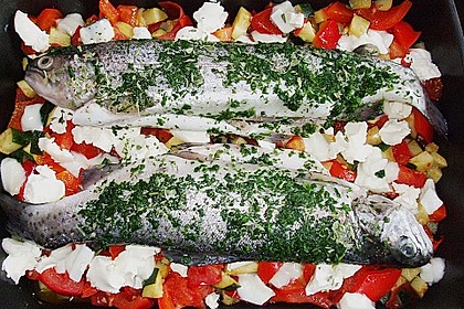 Kräuterforelle auf mediterranem Sommergemüse 9