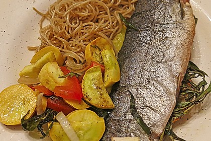 Kräuterforelle auf mediterranem Sommergemüse 1