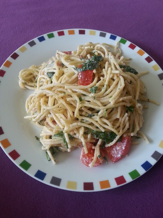 Italienischer Nudelsalat mit Tomaten und Rucola von emmafroeschlein ...