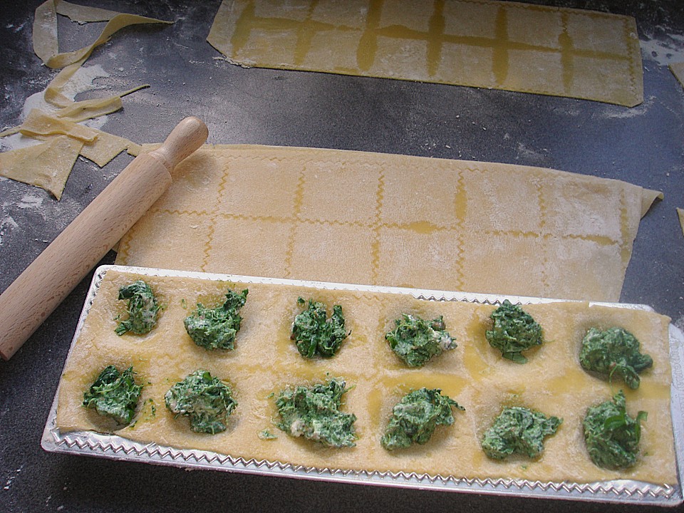 Ravioli mit Spinat - Basilikum - Pancetta - Füllung von Petra Regina ...