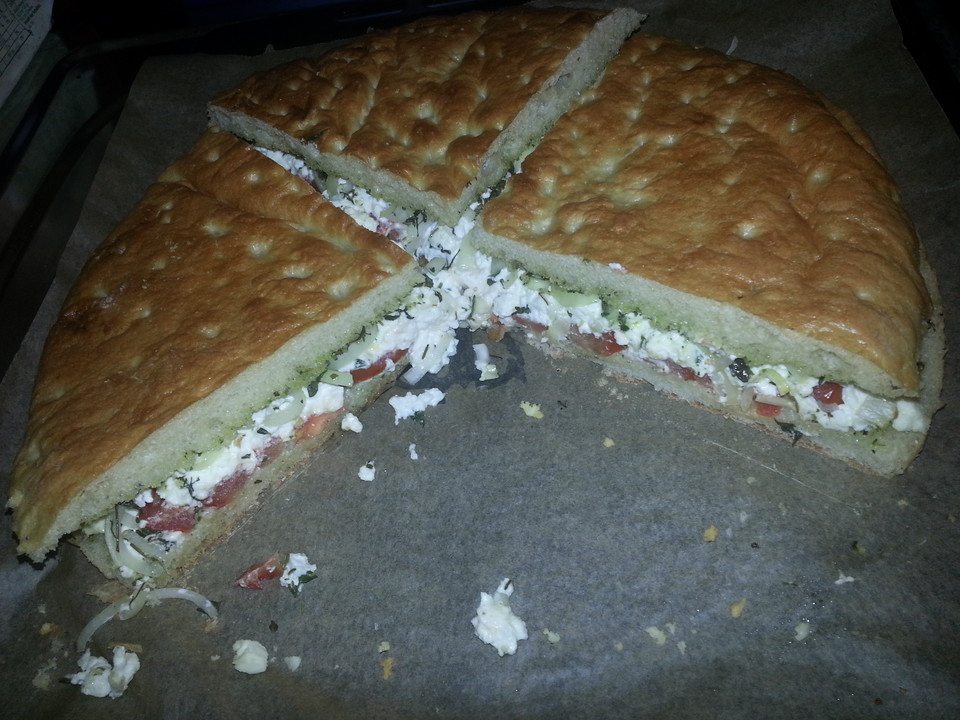 Fladenbrot mit Tomaten und Feta - Käse gefüllt von Daniela1603 ...