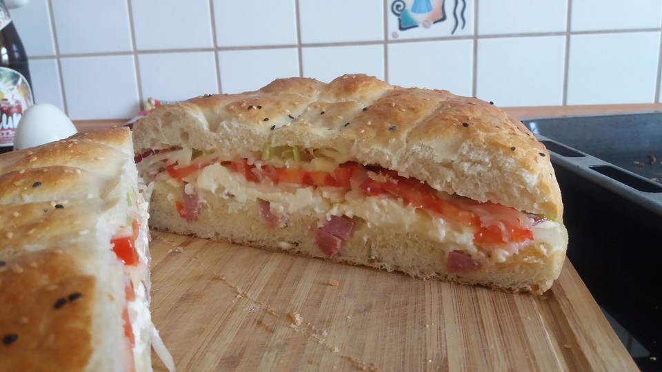 Fladenbrot mit Tomaten und Feta - Käse gefüllt von Daniela1603 ...