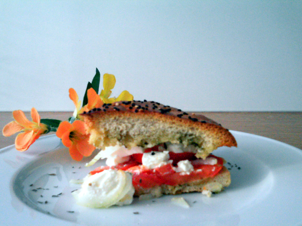 Fladenbrot mit Tomaten und Feta - Käse gefüllt von Daniela1603 ...