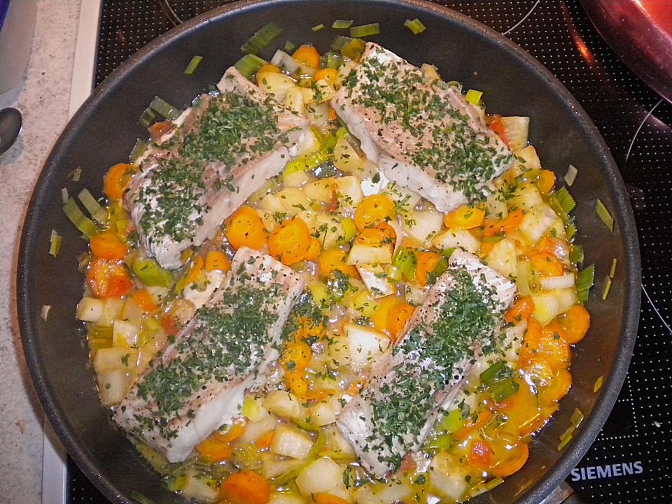 Seelachsfilet mit Buttergemüse von xxKarottexx | Chefkoch.de